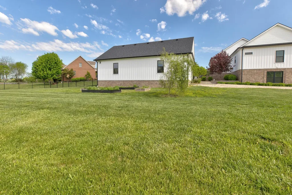 206 Lee Oak Circle Harrodsburg KY 40330