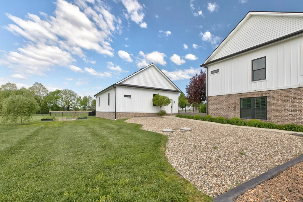 206 Lee Oak Circle Harrodsburg KY 40330