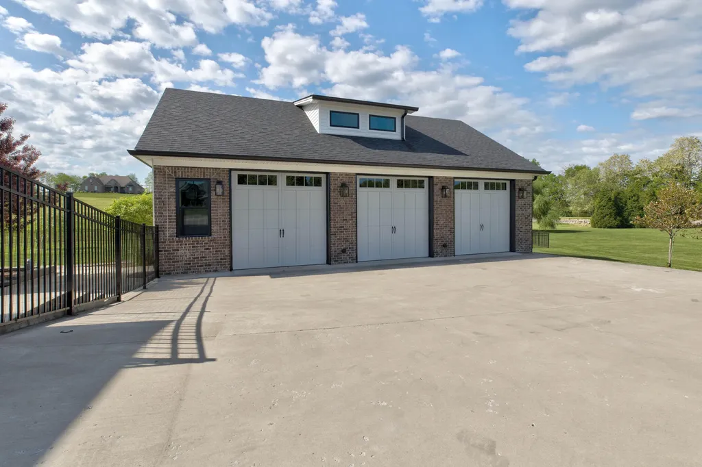 206 Lee Oak Circle Harrodsburg KY 40330