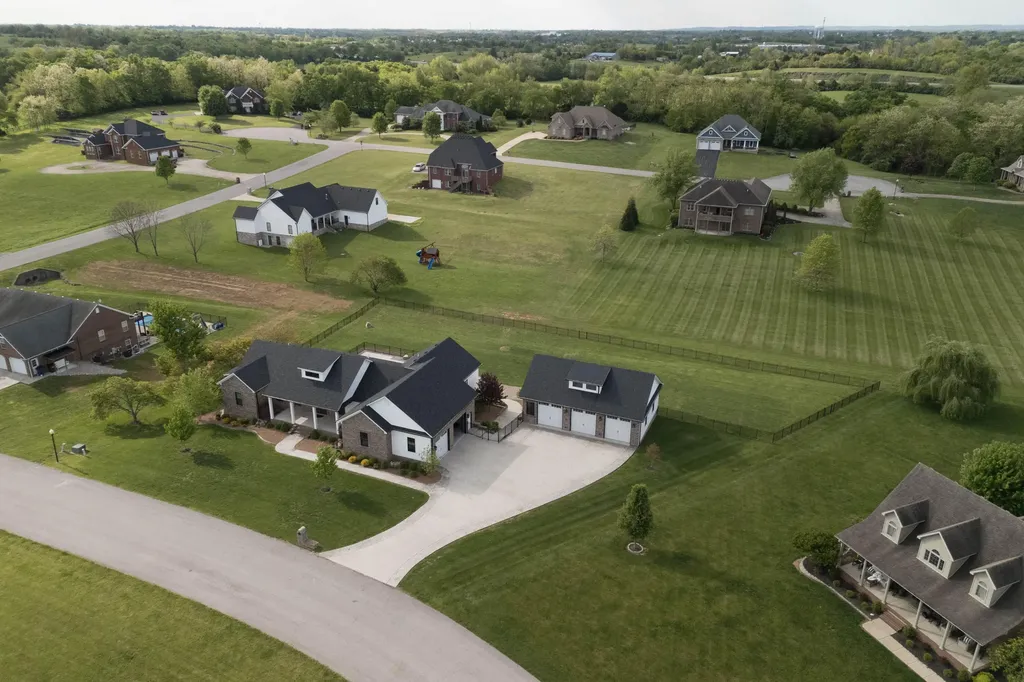 206 Lee Oak Circle Harrodsburg KY 40330