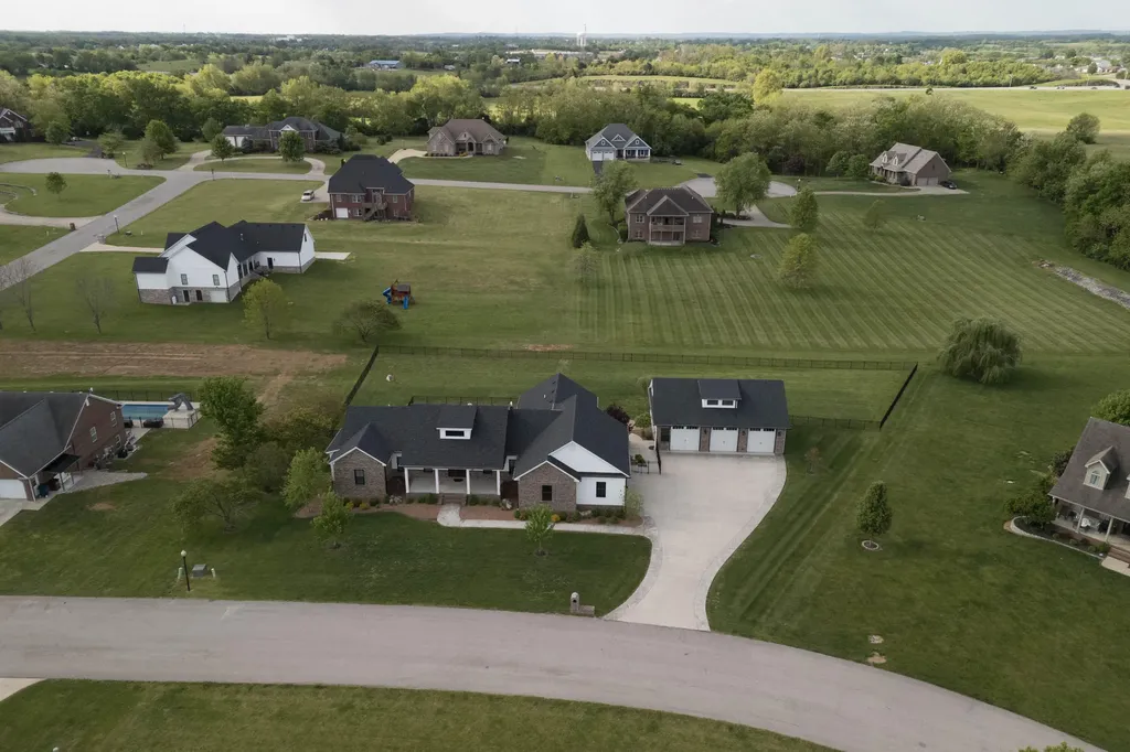 206 Lee Oak Circle Harrodsburg KY 40330