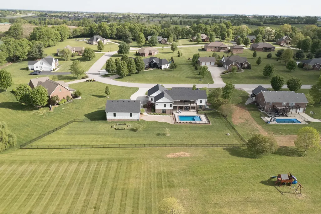 206 Lee Oak Circle Harrodsburg KY 40330