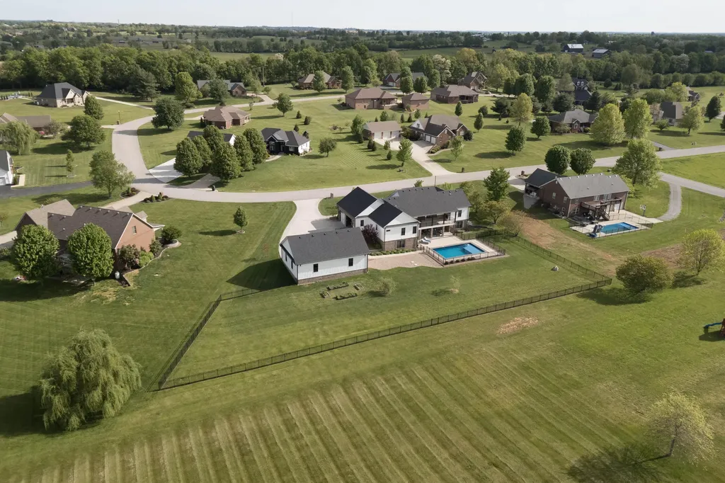 206 Lee Oak Circle Harrodsburg KY 40330