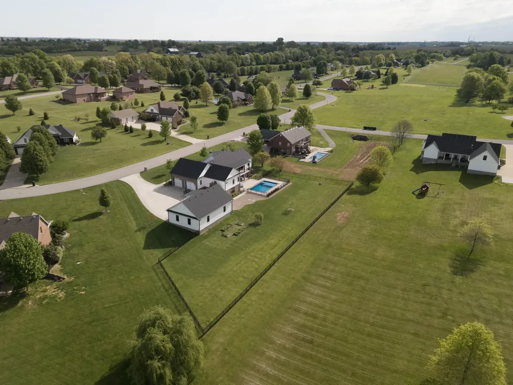 206 Lee Oak Circle Harrodsburg KY 40330