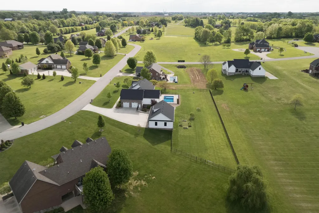 206 Lee Oak Circle Harrodsburg KY 40330