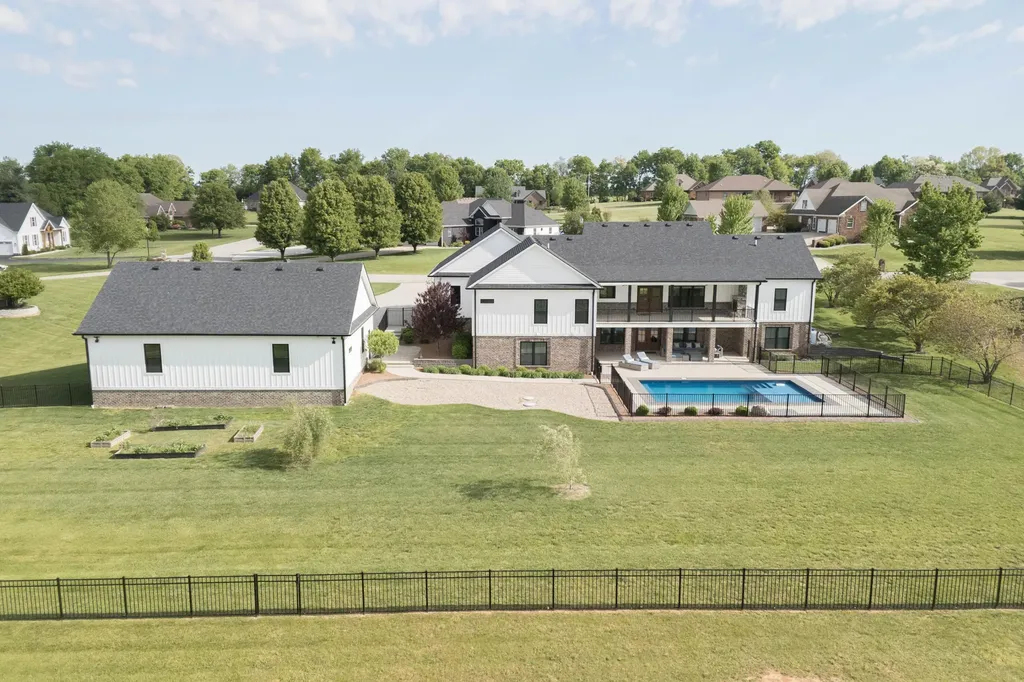 206 Lee Oak Circle Harrodsburg KY 40330
