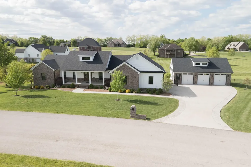 206 Lee Oak Circle Harrodsburg KY 40330