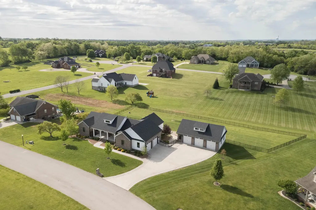 206 Lee Oak Circle Harrodsburg KY 40330