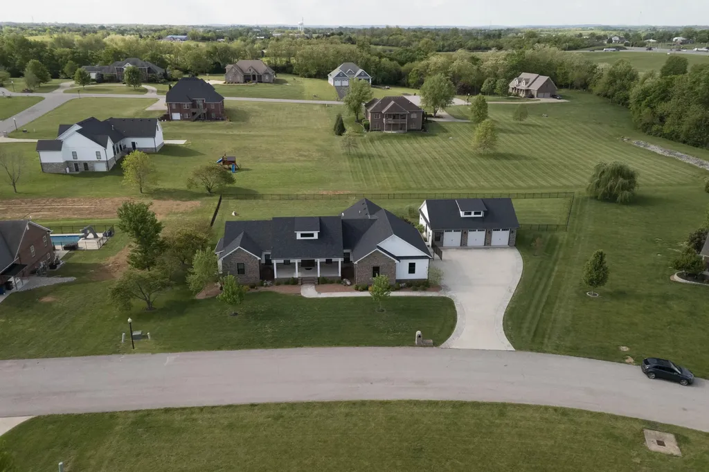 206 Lee Oak Circle Harrodsburg KY 40330