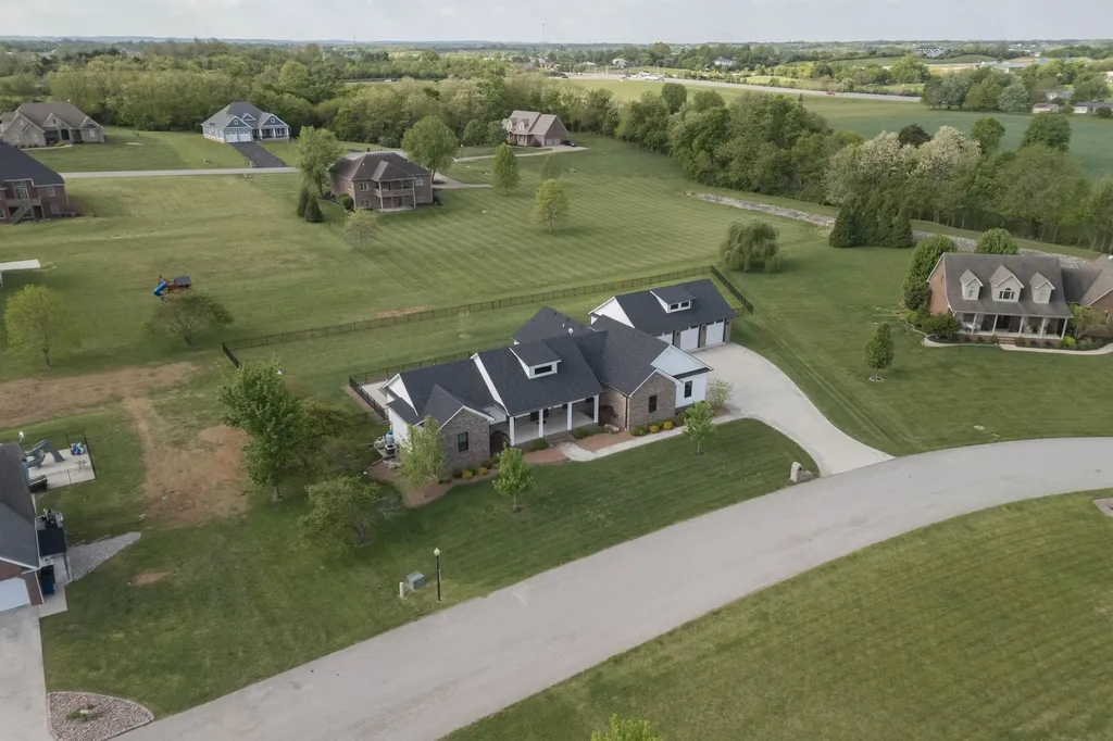 206 Lee Oak Circle Harrodsburg KY 40330