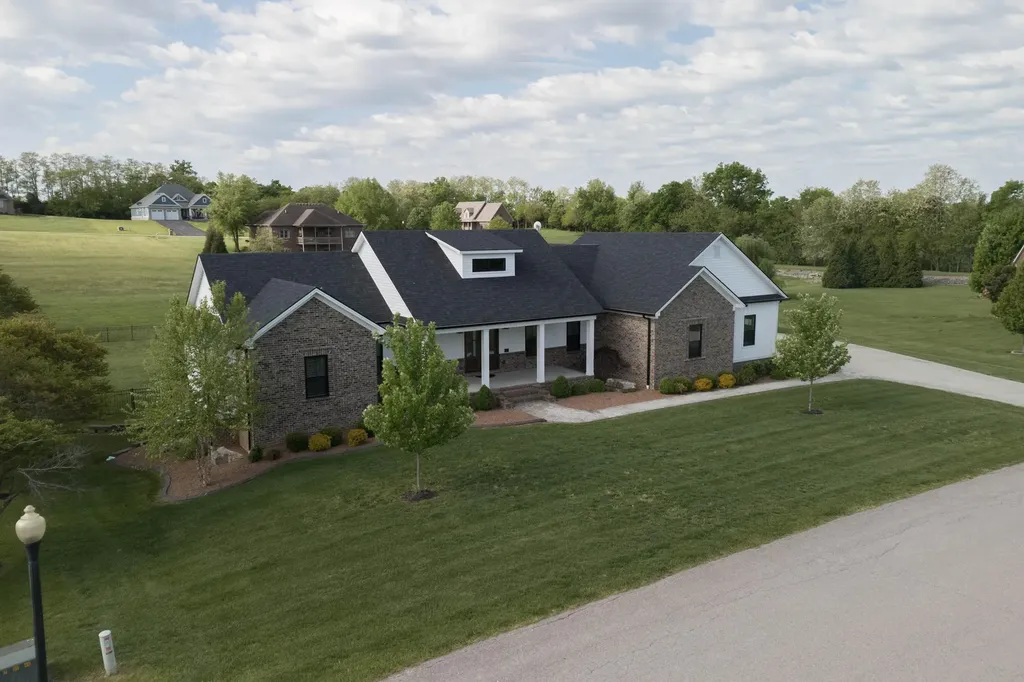206 Lee Oak Circle Harrodsburg KY 40330