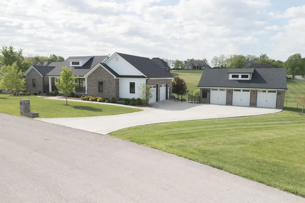 206 Lee Oak Circle Harrodsburg KY 40330