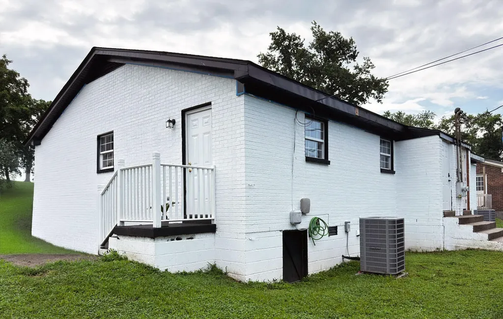 305 Longview Drive Nicholasville KY 40356