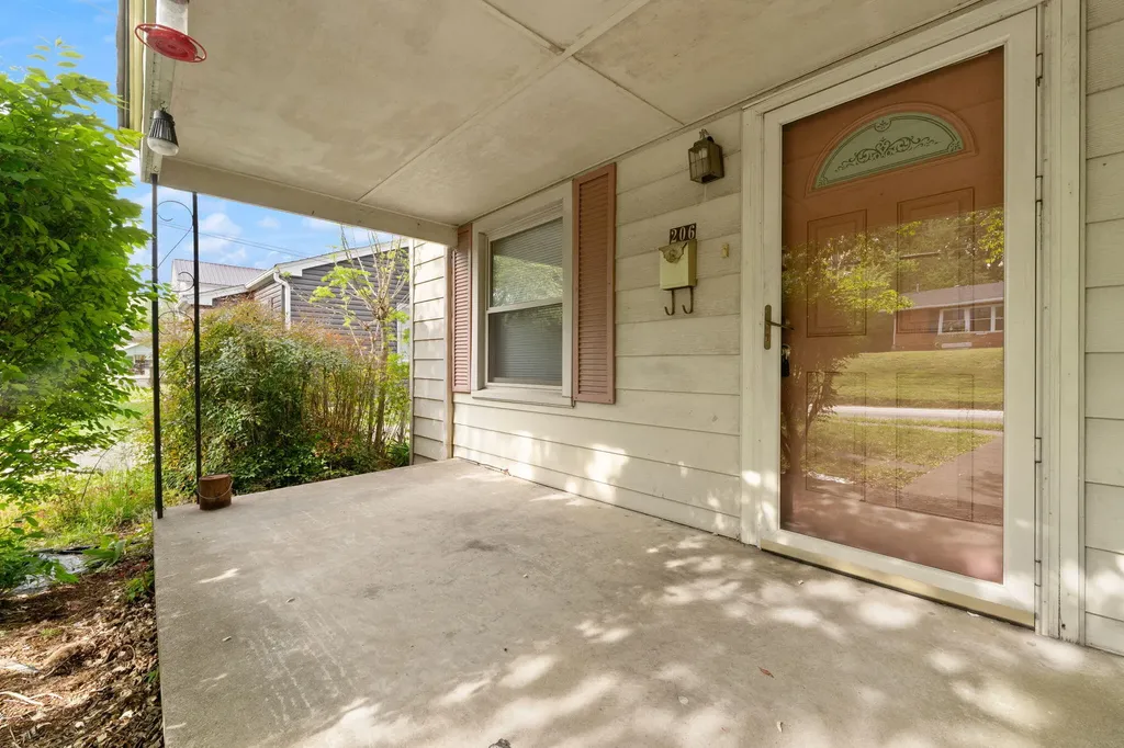 206 Hamlin Avenue Corbin KY 40701