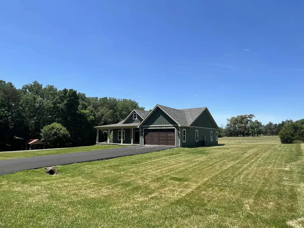 512 Cliffside Drive Russell Springs KY 42642