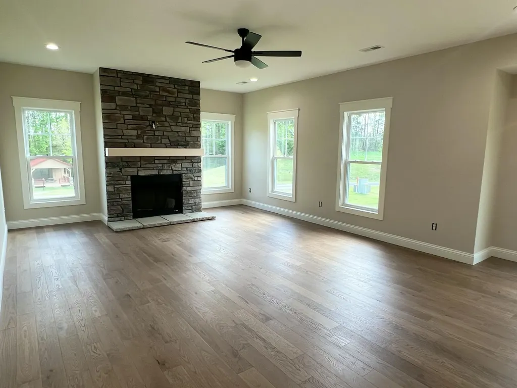 512 Cliffside Drive Russell Springs KY 42642