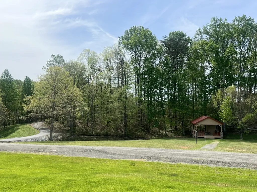 512 Cliffside Drive Russell Springs KY 42642