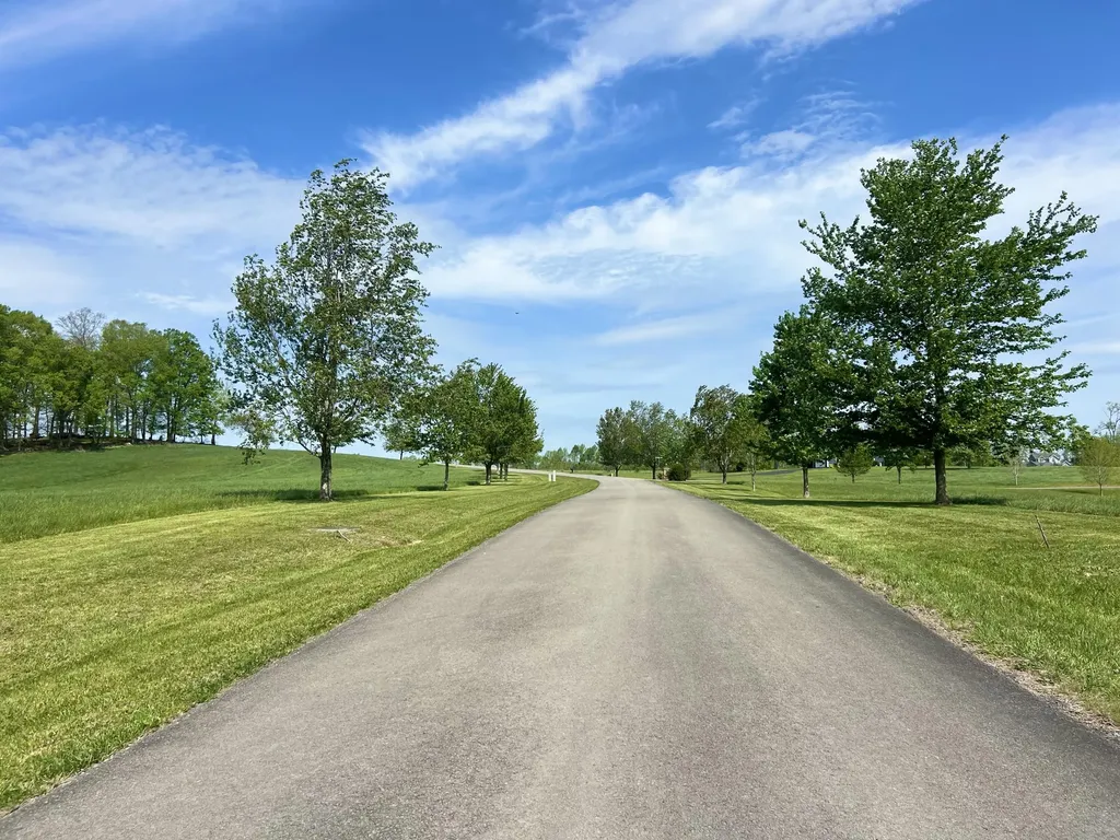 512 Cliffside Drive Russell Springs KY 42642