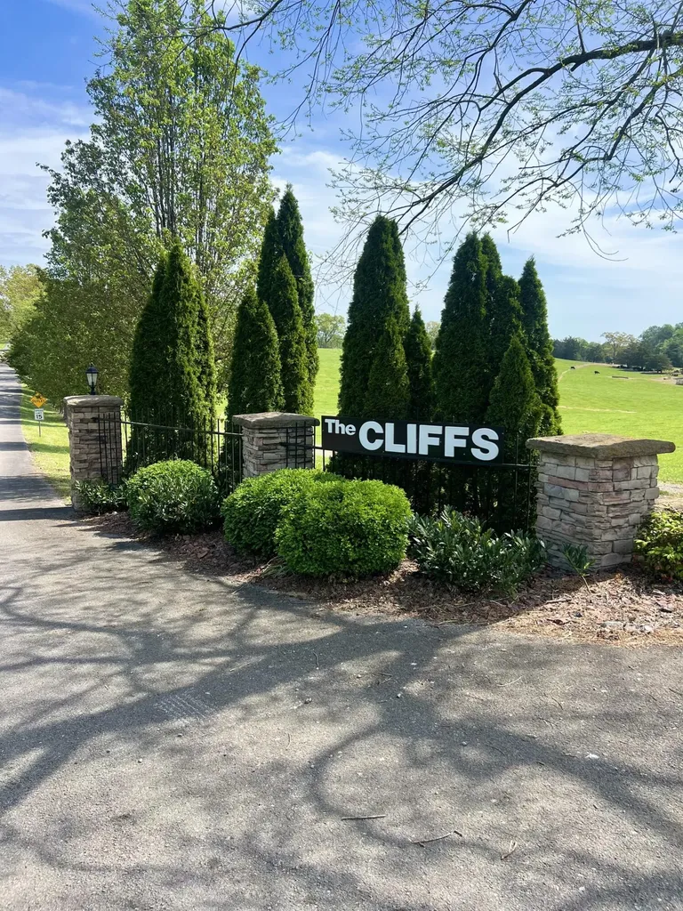 512 Cliffside Drive Russell Springs KY 42642