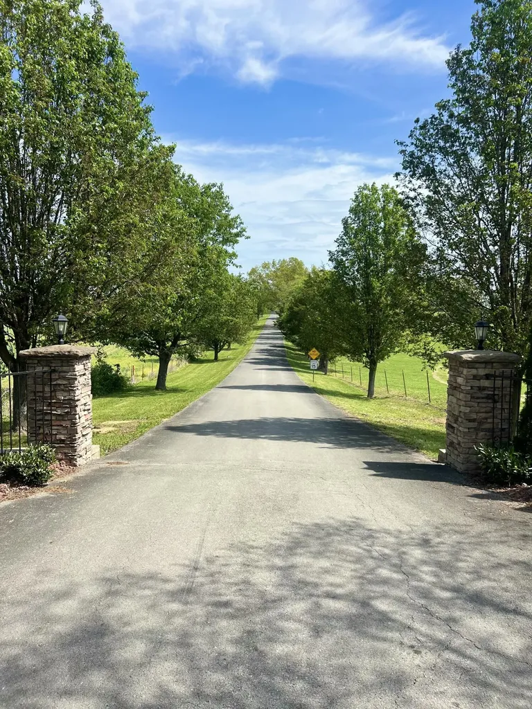 512 Cliffside Drive Russell Springs KY 42642