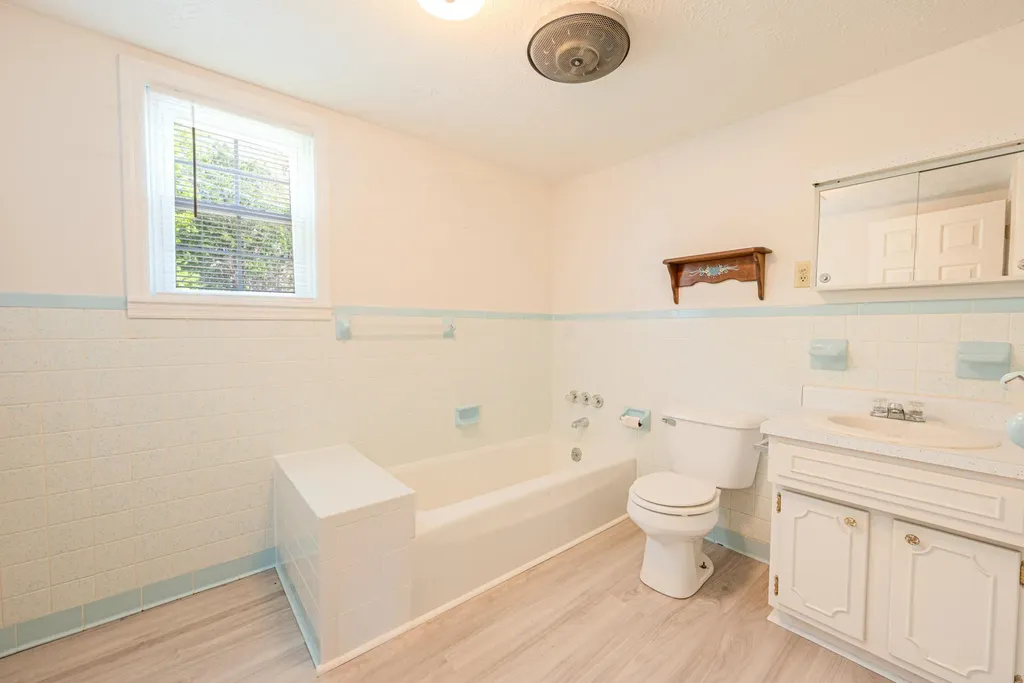 415 S Dogwood Drive Berea KY 40403