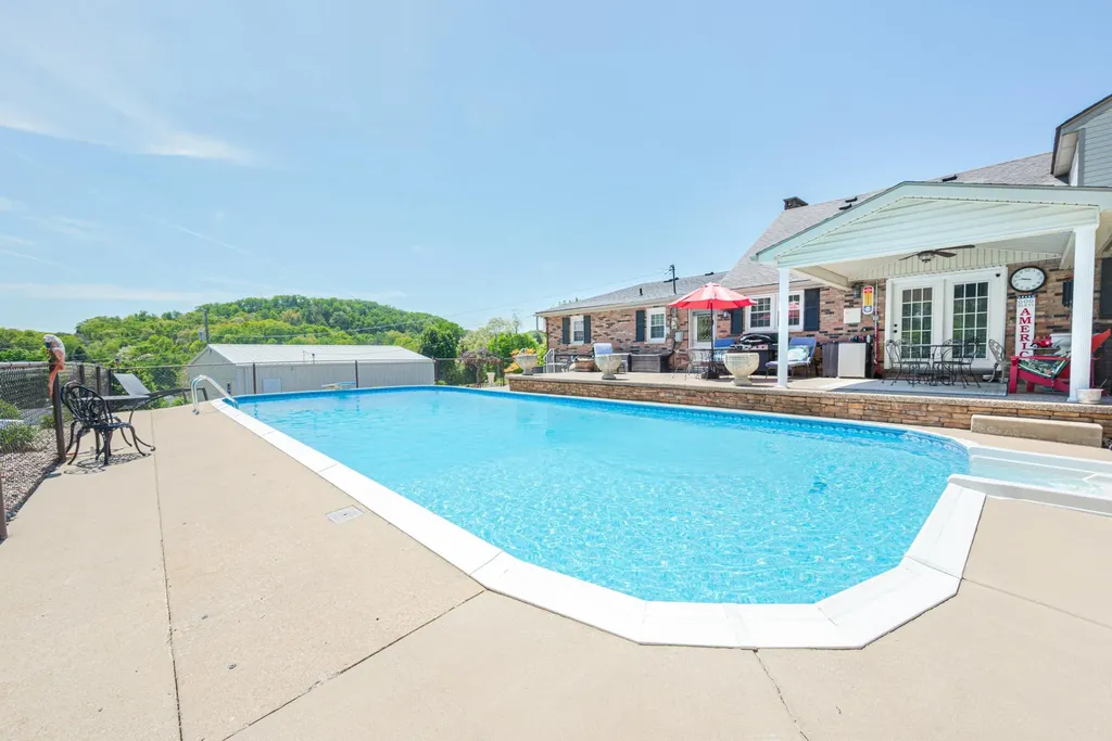 415 S Dogwood Drive Berea KY 40403
