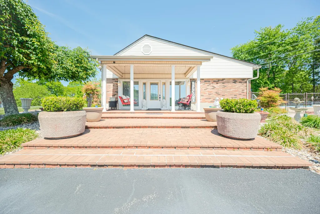415 S Dogwood Drive Berea KY 40403