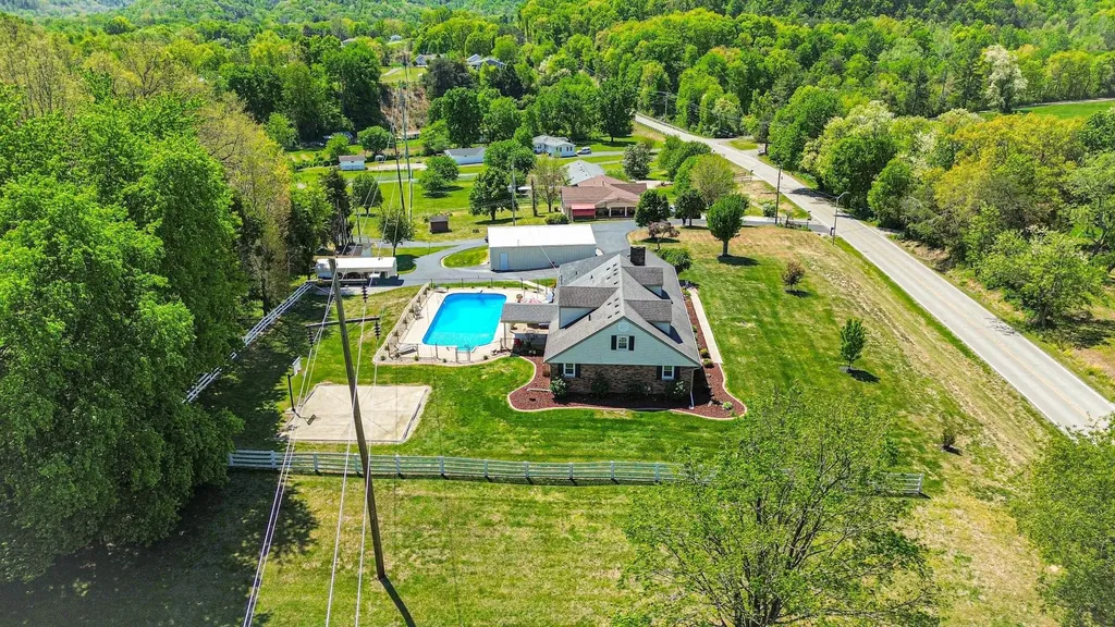 415 S Dogwood Drive Berea KY 40403