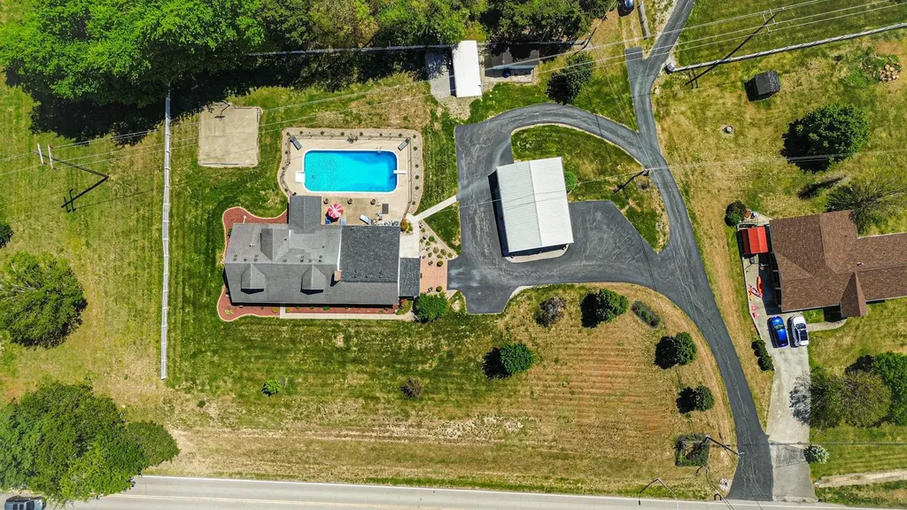 415 S Dogwood Drive Berea KY 40403