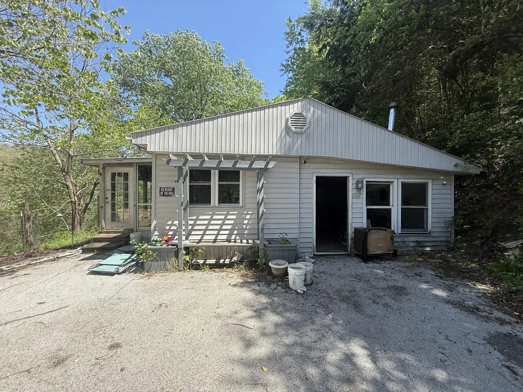 713 Left Fork Fishermans Cove Road London KY 40741