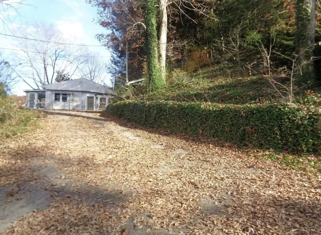 713 Left Fork Fishermans Cove Road London KY 40741