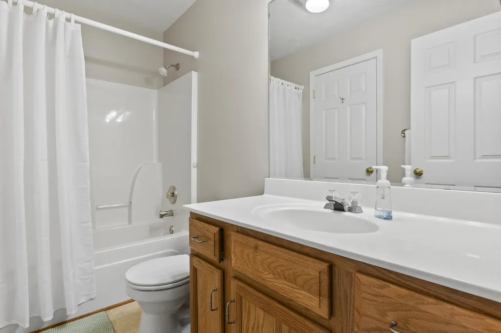 8815 Wisdom Lane Louisville KY 40229