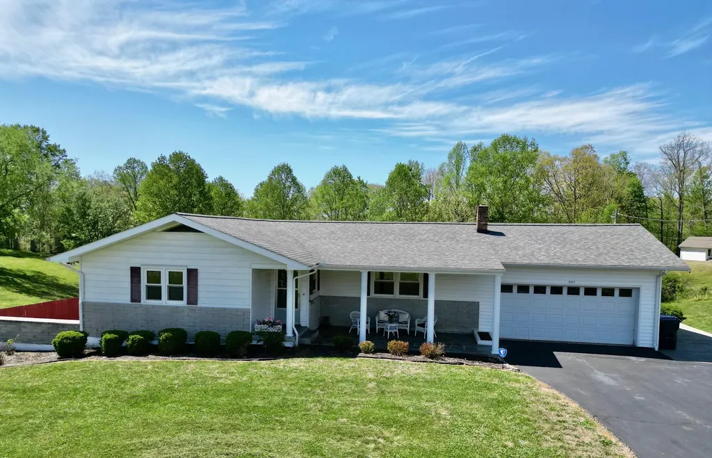 3317 Highway 52 Beattyville KY 41311