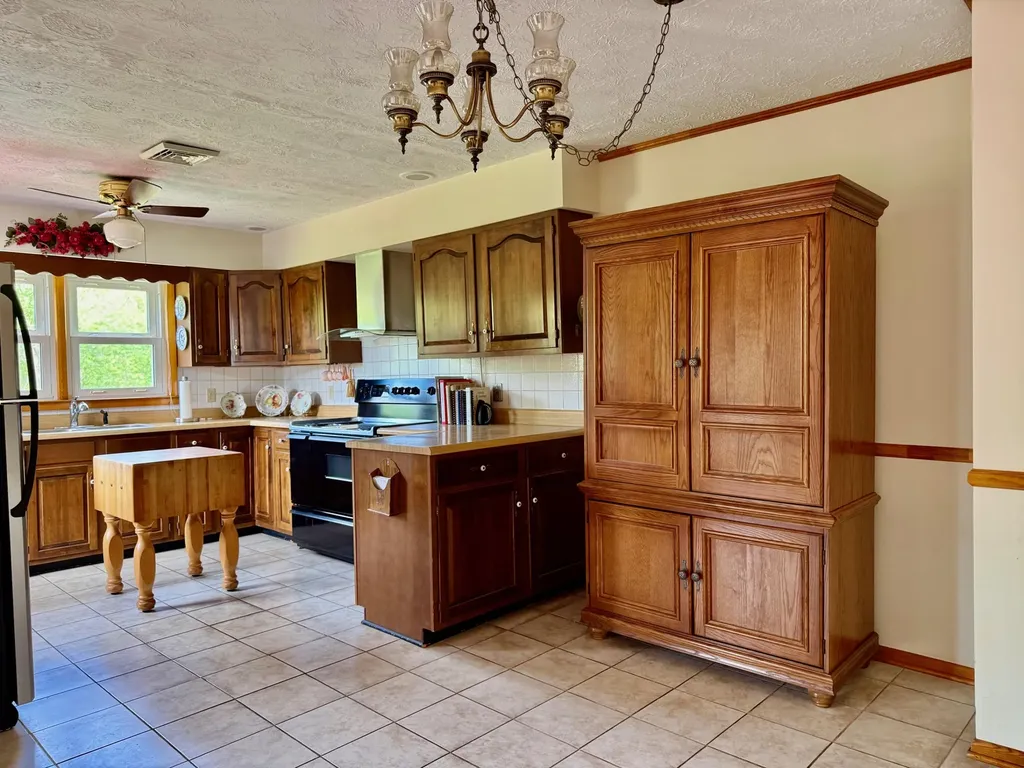 3317 Highway 52 Beattyville KY 41311