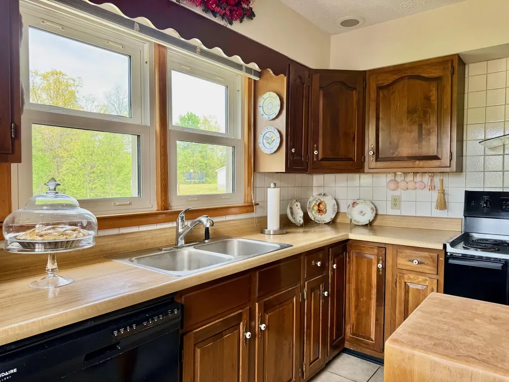 3317 Highway 52 Beattyville KY 41311