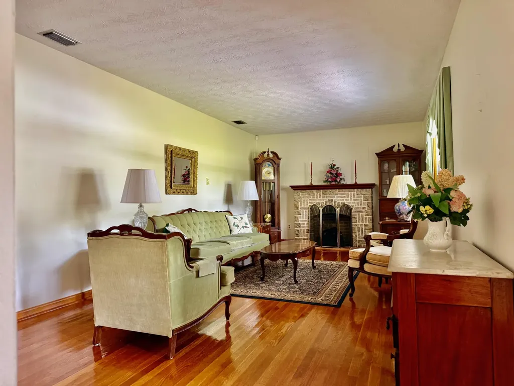 3317 Highway 52 Beattyville KY 41311