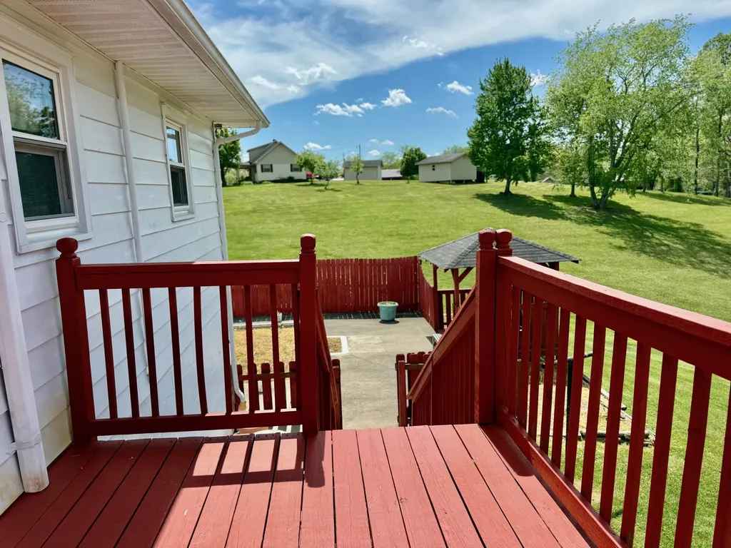 3317 Highway 52 Beattyville KY 41311