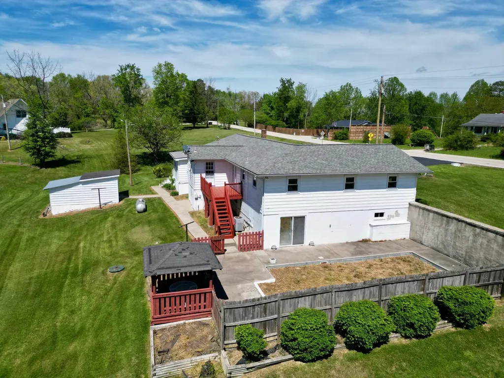 3317 Highway 52 Beattyville KY 41311