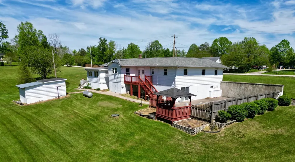 3317 Highway 52 Beattyville KY 41311