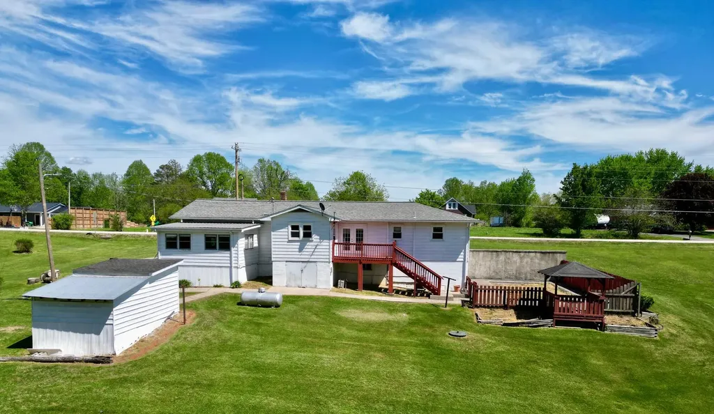 3317 Highway 52 Beattyville KY 41311