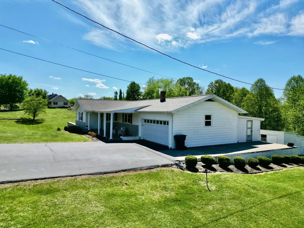 3317 Highway 52 Beattyville KY 41311