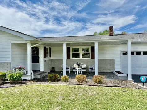 3317 Highway 52 Beattyville KY 41311