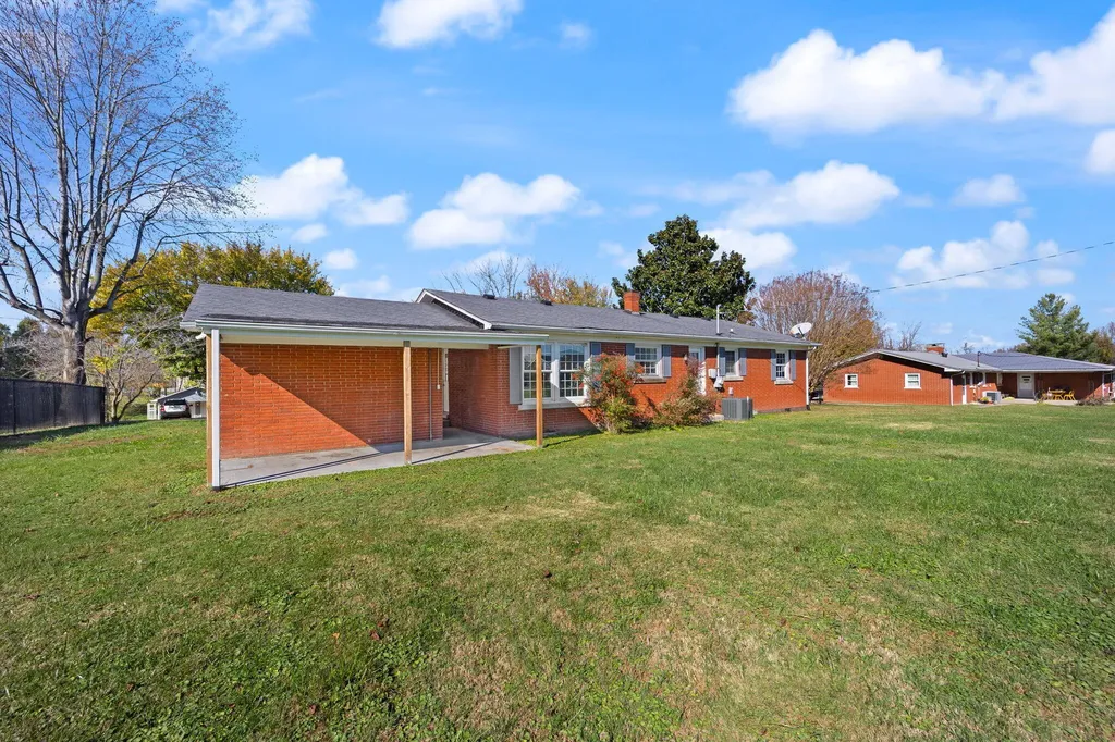161 Freeman Avenue Russell Springs KY 42642