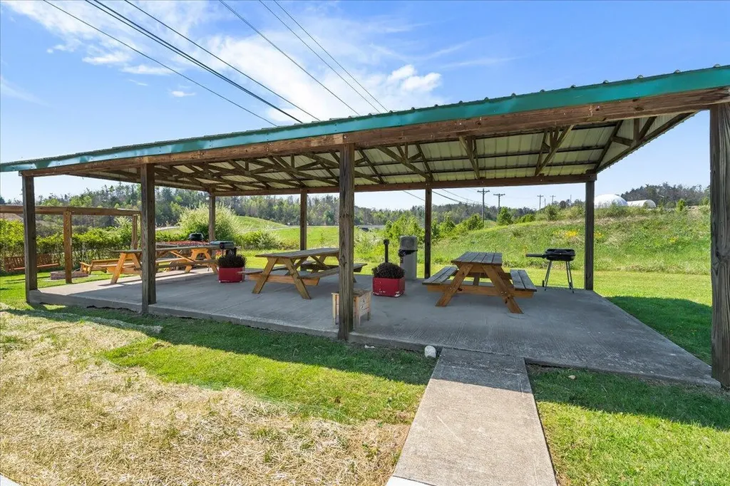 182 Quillen Chapel Road Campton KY 41301