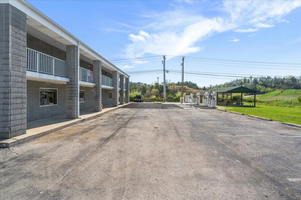 182 Quillen Chapel Road Campton KY 41301