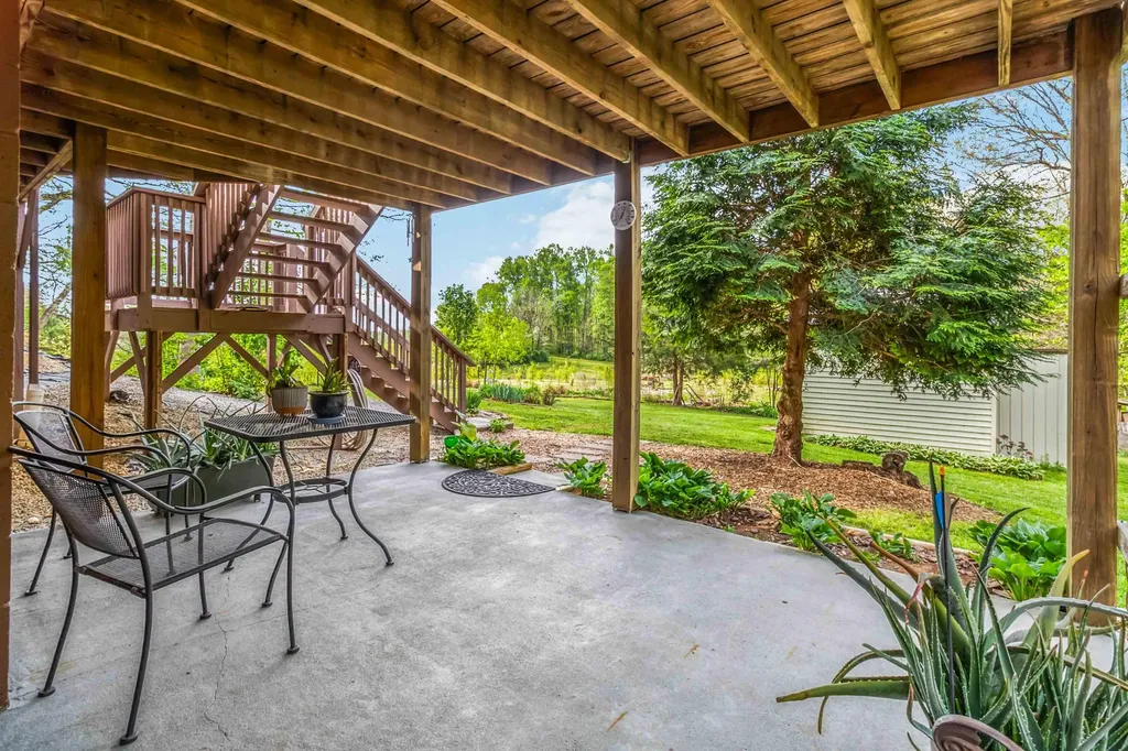 2109 Nelson Valley Road Science Hill KY 42553