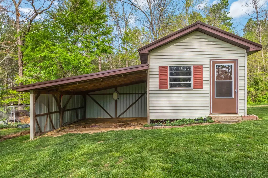 2109 Nelson Valley Road Science Hill KY 42553