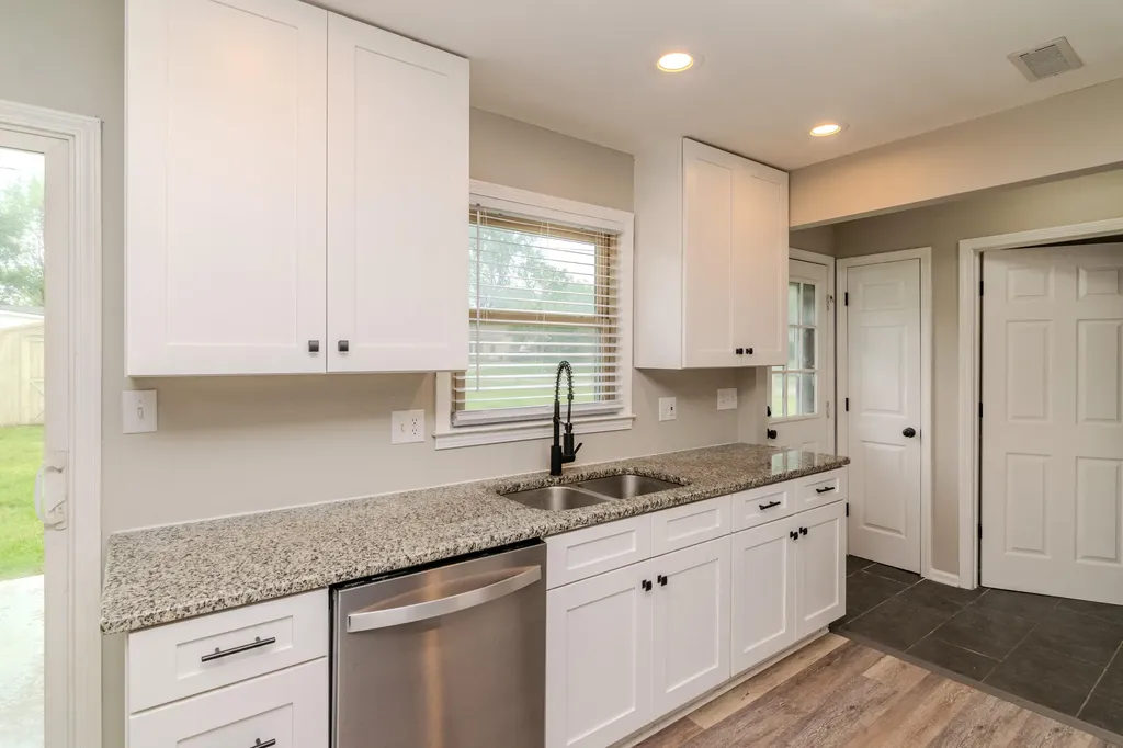 826 Mildred Street Versailles KY 40383