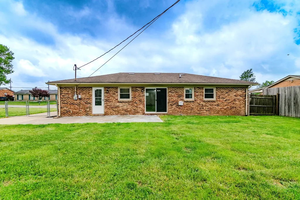 826 Mildred Street Versailles KY 40383