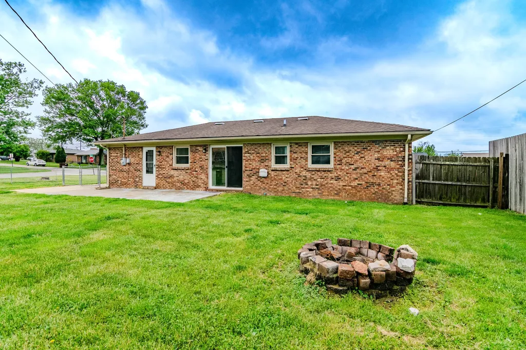 826 Mildred Street Versailles KY 40383